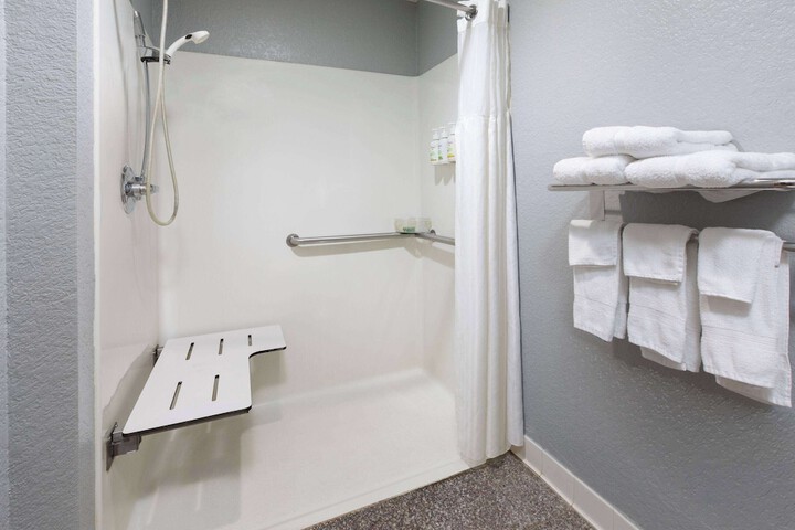 AmericInn by Wyndham Grinnell