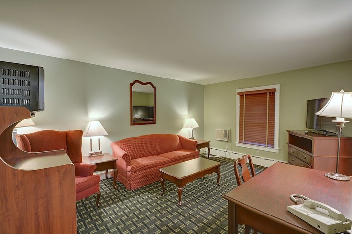 Colonial Motel