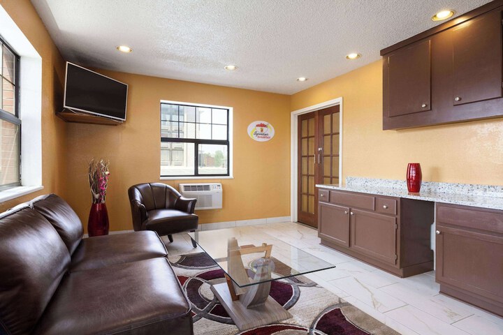 Super 8 by Wyndham Colorado Springs / Afa Area