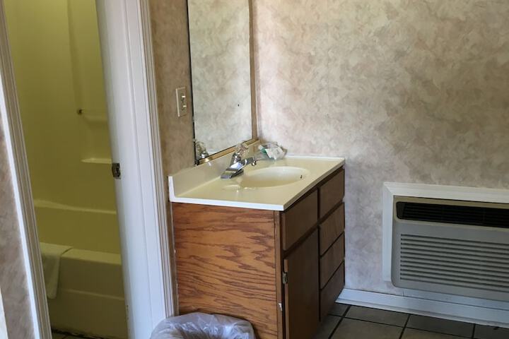 Room 12 of 16