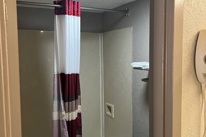 Room 34 of 47
