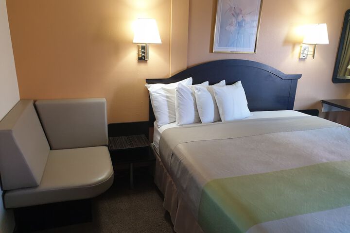 Room 28 of 35