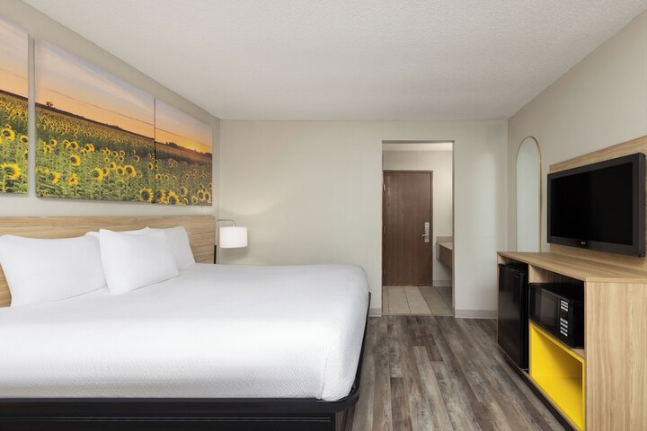 Room 51 of 66