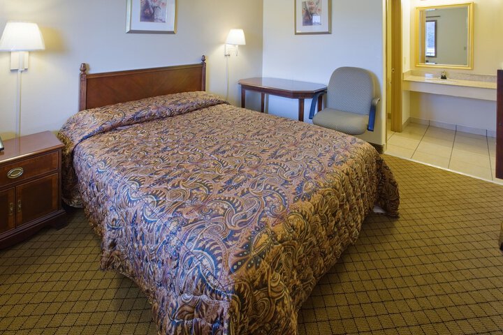 Room 7 of 12