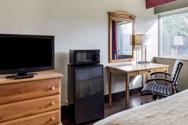 Room 32 of 61