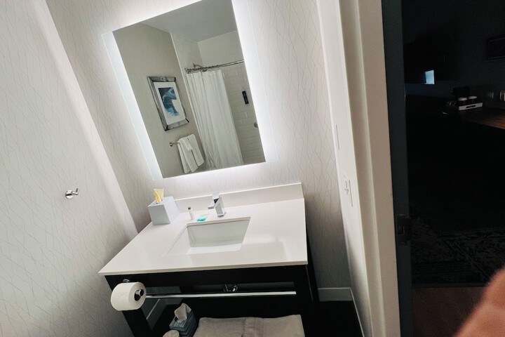Room 13 of 38