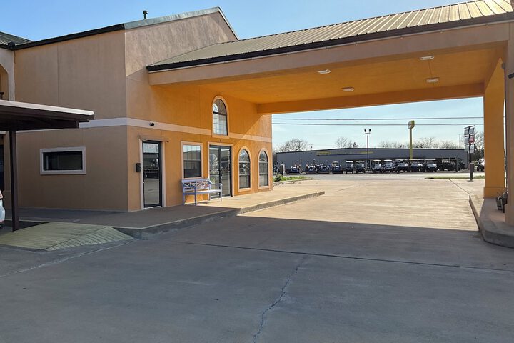 Executive Inn & Suites