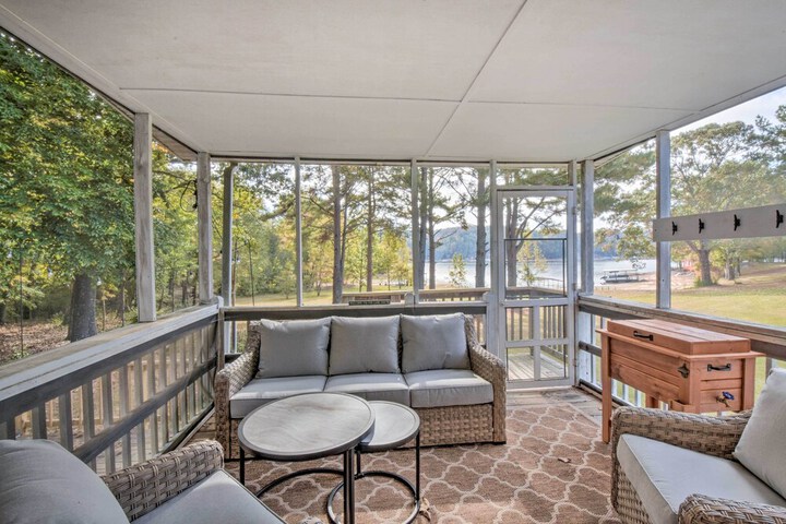 Lakefront Westminster Retreat w / Boat Dock!