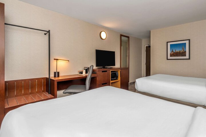 Room 25 of 87