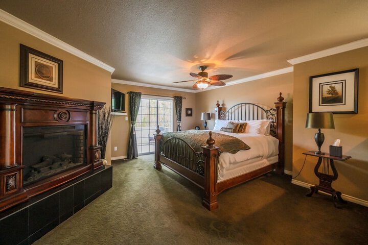 Room 17 of 38
