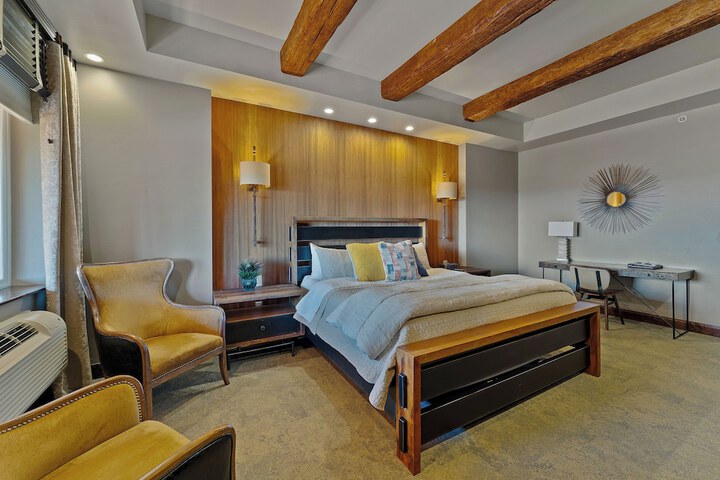 Room 30 of 82