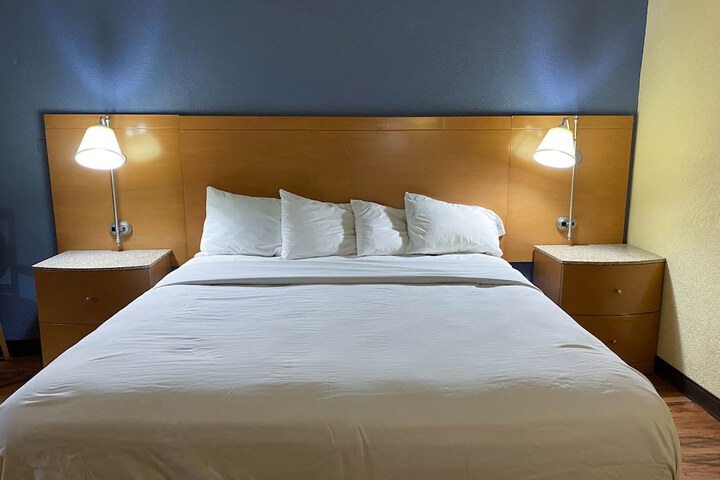 Room 30 of 34