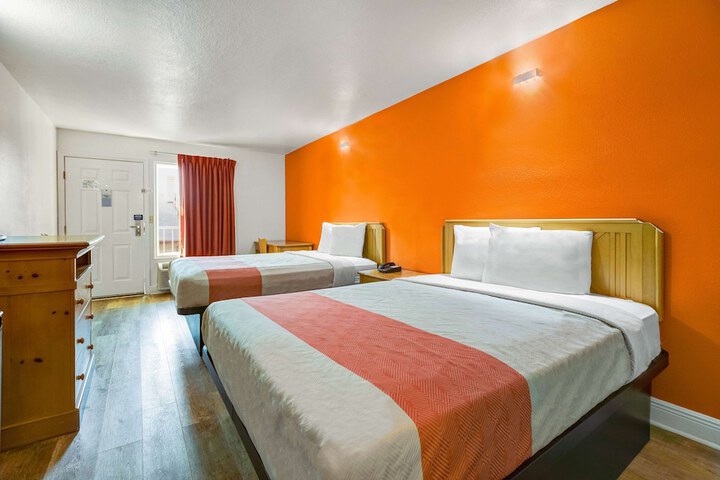 Room 27 of 40
