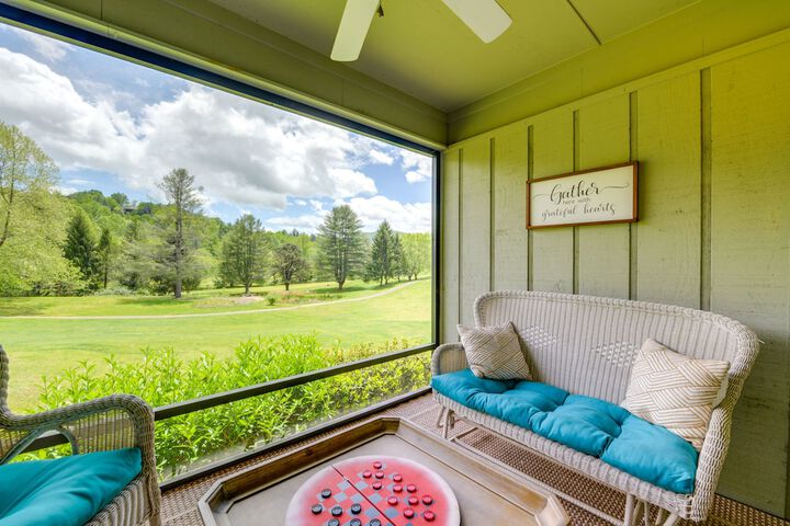 Bright Franklin Villa: Fireplace Golf Course View