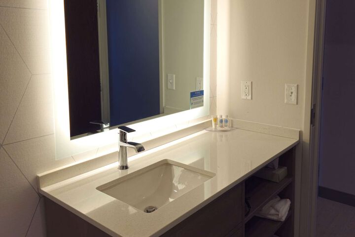 Room 37 of 48