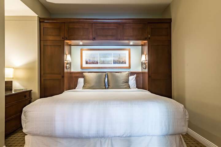 Room 52 of 74