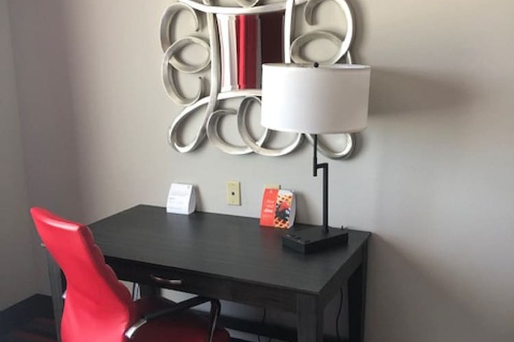 Holiday Inn & Suites Lafayette North by IHG