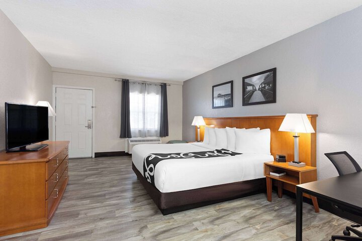 Room 33 of 42