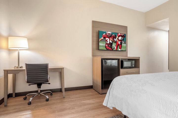 Room 32 of 35