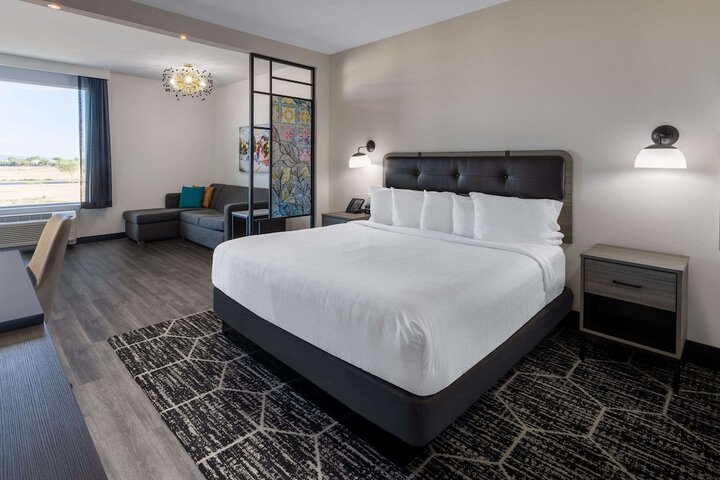 La Quinta Inn & Suites by Wyndham Maricopa - Copper Sky