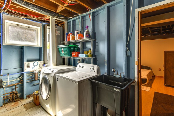 Lock Haven Cabin w / Wood Stove & Mountain View!