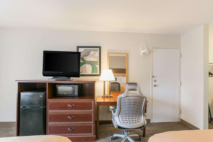 Room 16 of 39