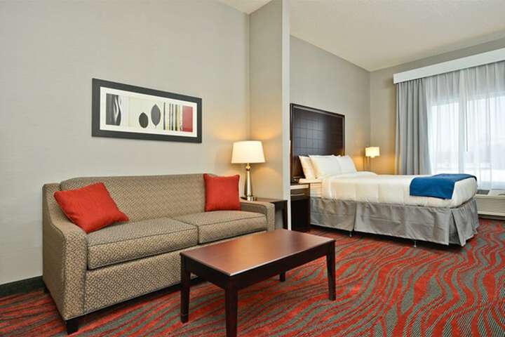 Holiday Inn Express & Suites Utica by IHG