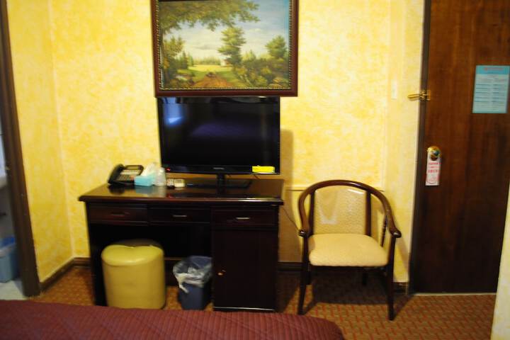 Room 12 of 37