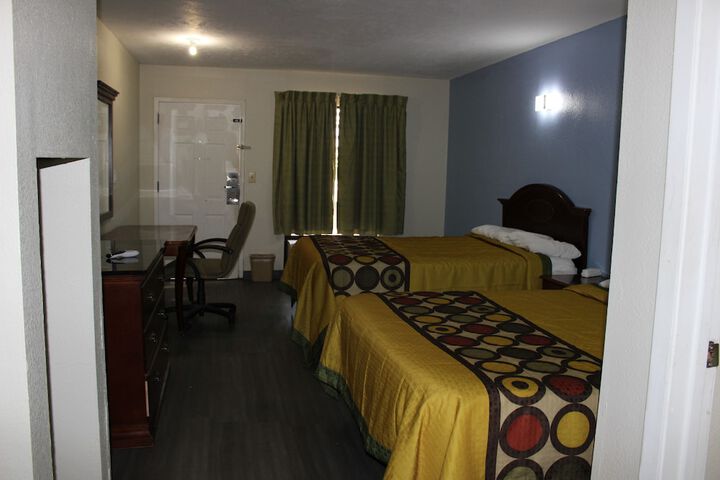 Room 3 of 10
