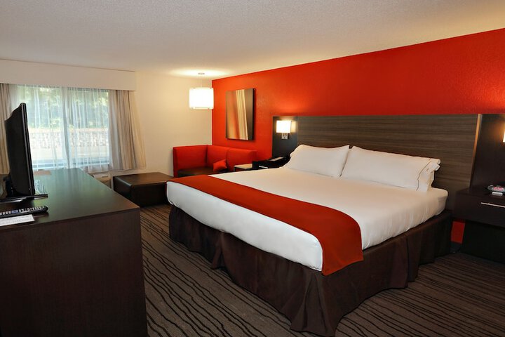 Room 11 of 25