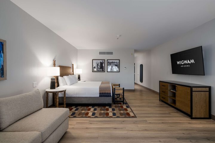 Room 32 of 142