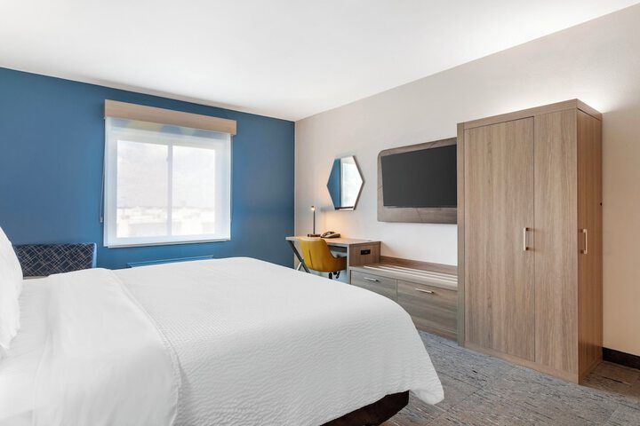 Room 28 of 43