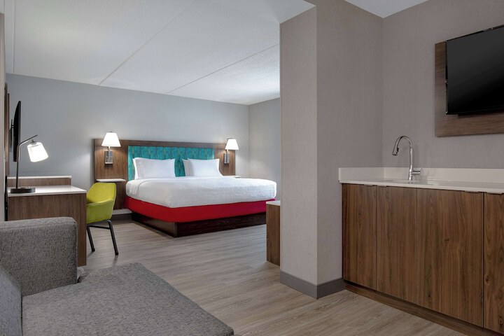 Room 11 of 28