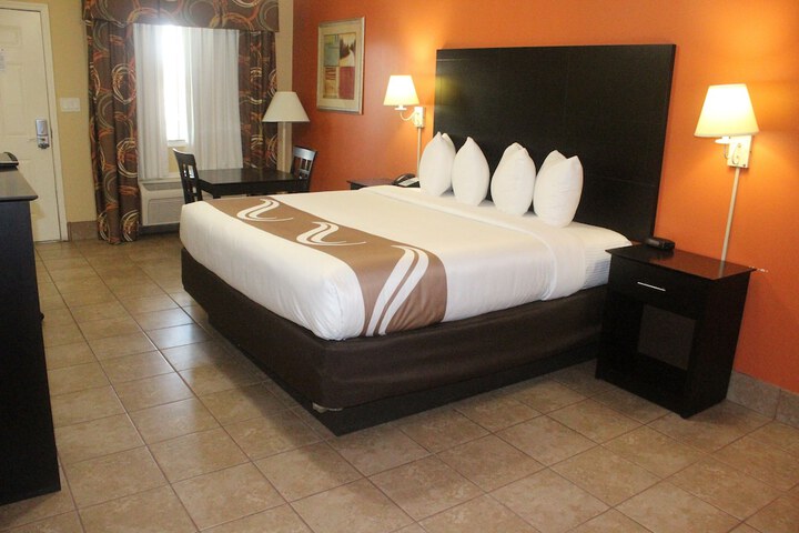 Quality Inn & Suites at the Outlets Mercedes / Weslaco