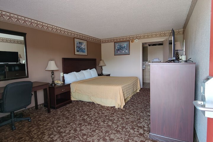 Countryside Inn & Suites