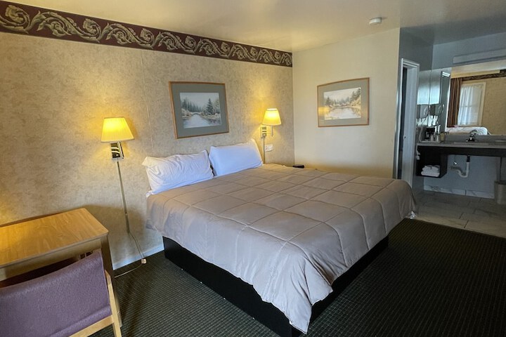Room 33 of 43