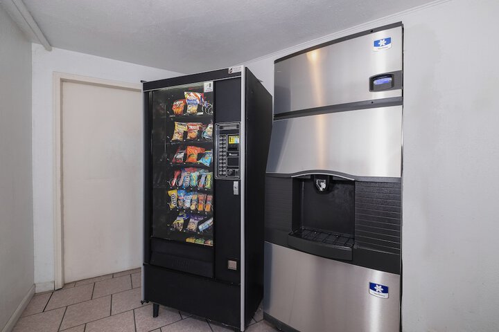 Red Roof Inn & Suites Cornelius – Lake Norman