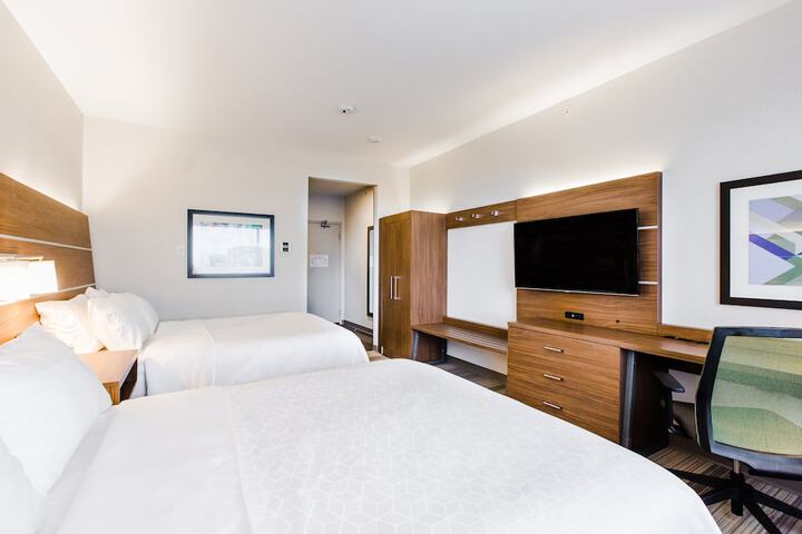 Room 40 of 74