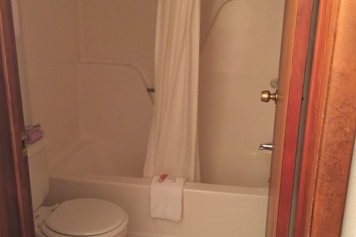 Room 6 of 44