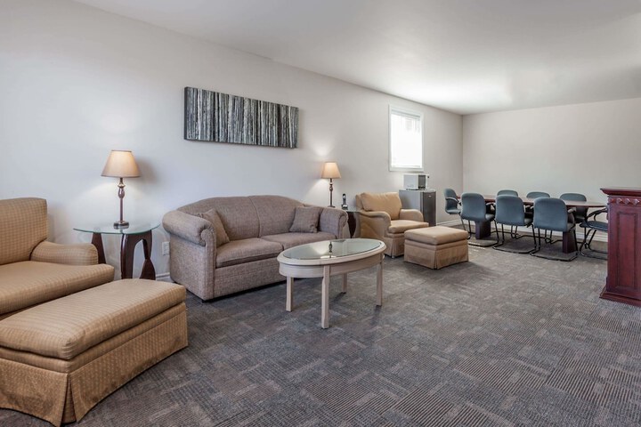 Room 9 of 28