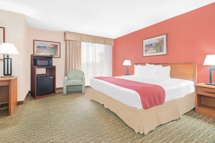 Room 15 of 33