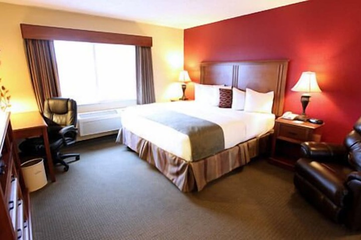 AmericInn by Wyndham McAlester