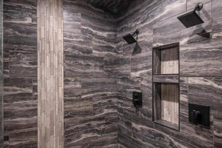 Black Hills Barndo-Hot Tub & Massage Chair