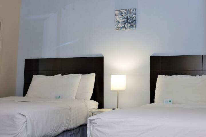 Room 10 of 32