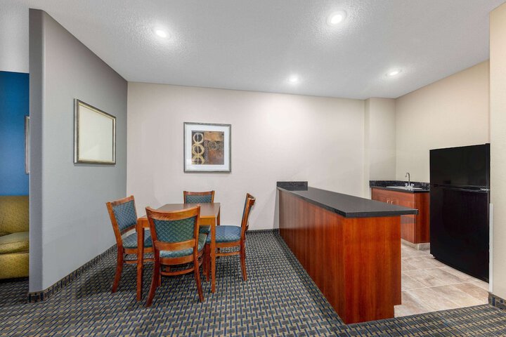 Room 9 of 36