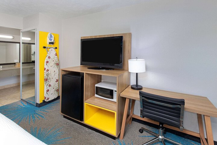 Room 32 of 47