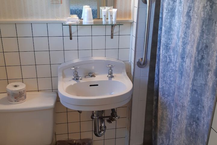 Room 180 of 215