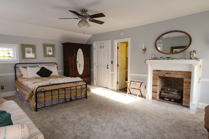 Room 43 of 70