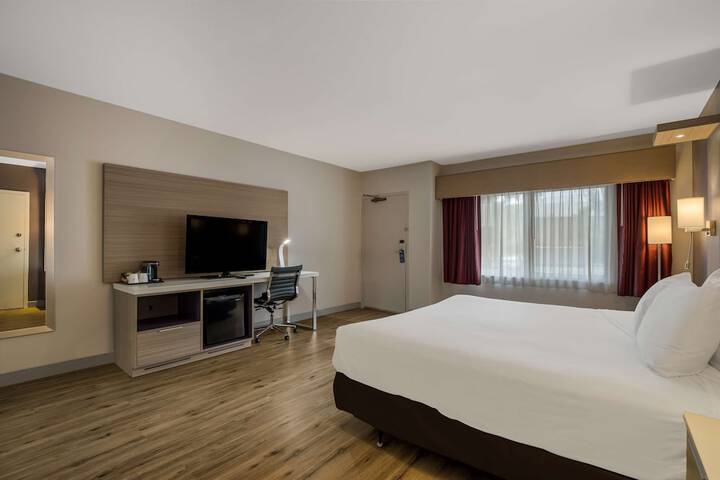 Best Western Diamond Bar Hotel & Suites