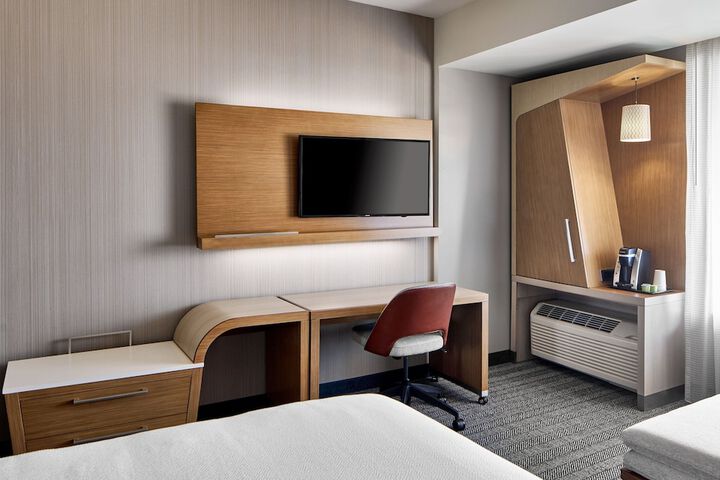 Room 19 of 38
